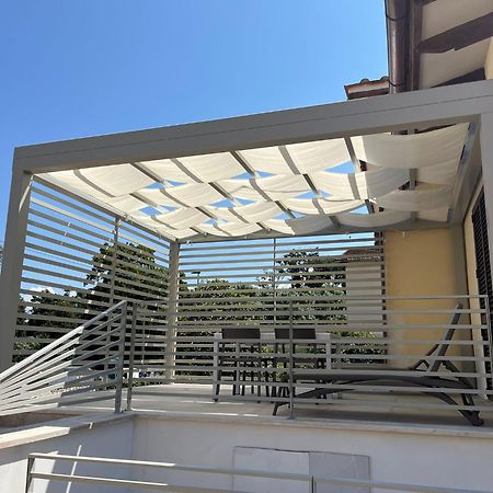 Appartamento In Villa A Tirrenia, Eleganza E Comfort A Pochi Passi Dal Mare Pisa Exterior foto